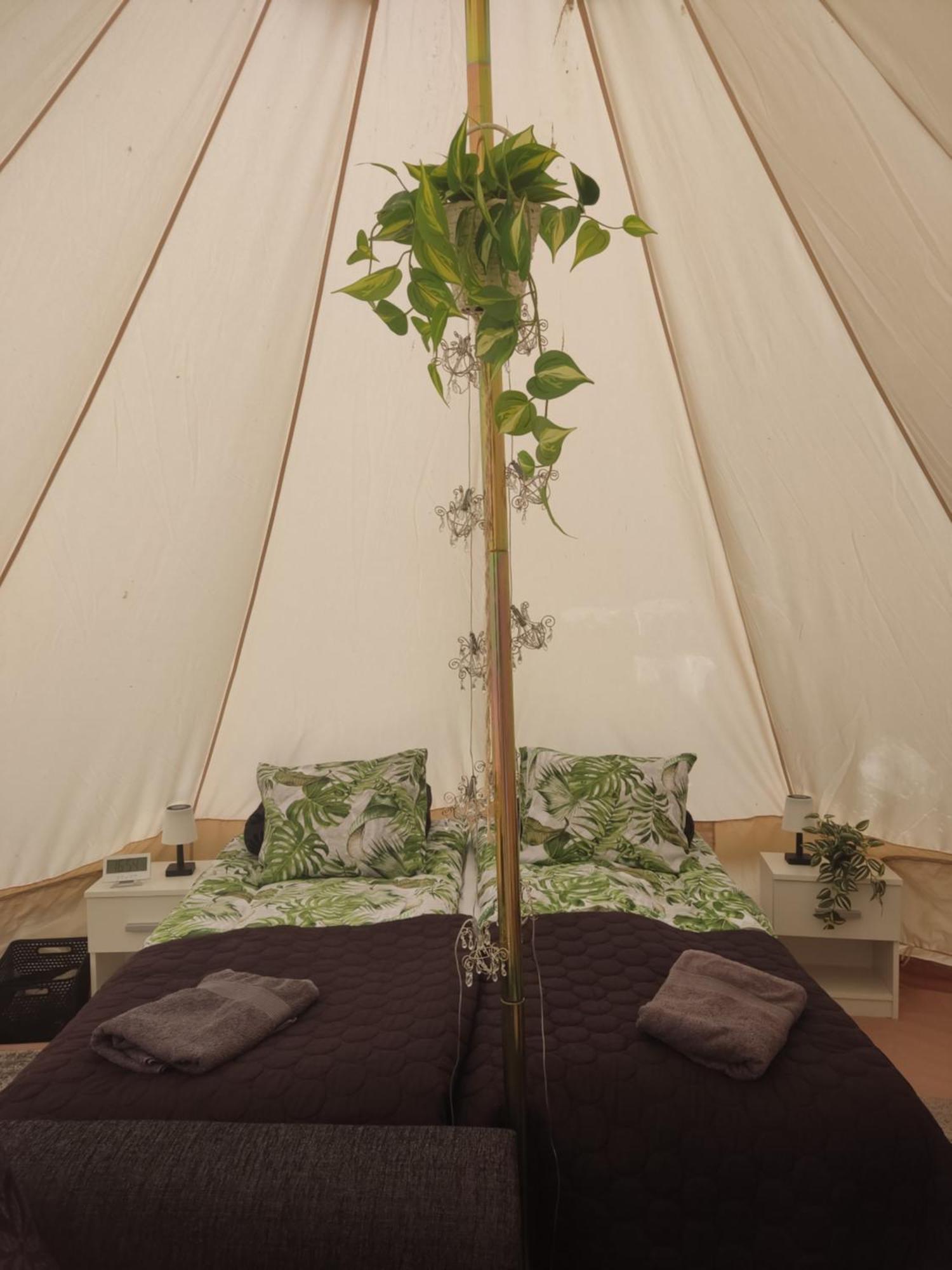 Koskentien Kotimajoitus & Luxury Glamping Lägenhet Jämsä Exteriör bild