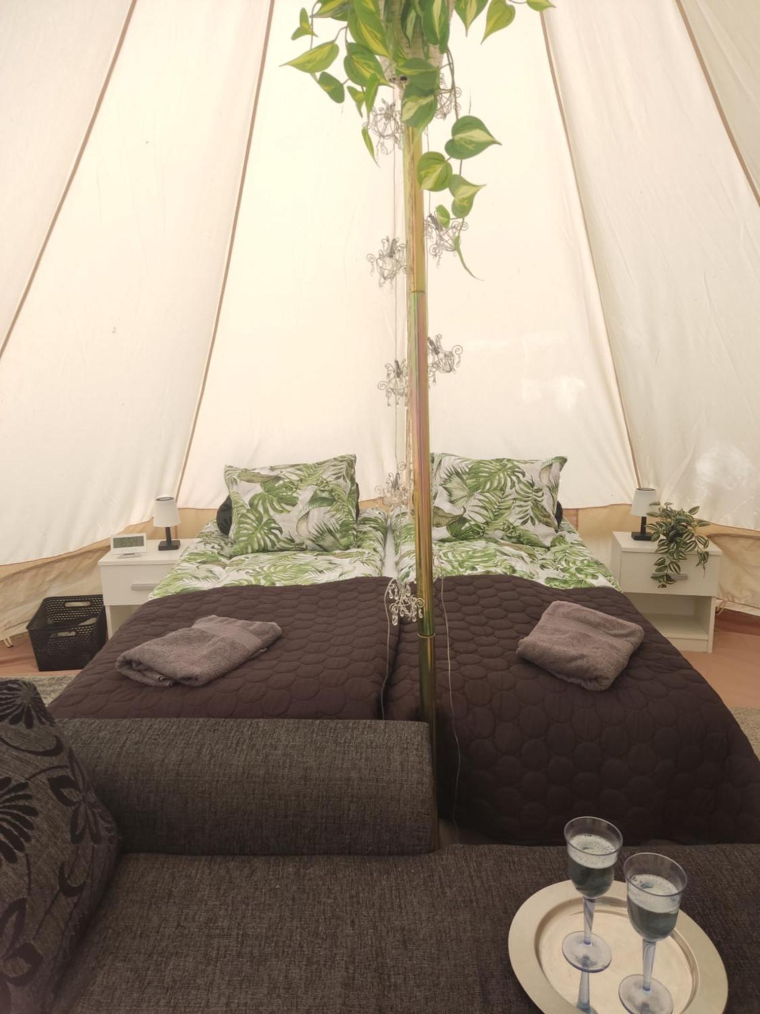 Koskentien Kotimajoitus & Luxury Glamping Lägenhet Jämsä Exteriör bild